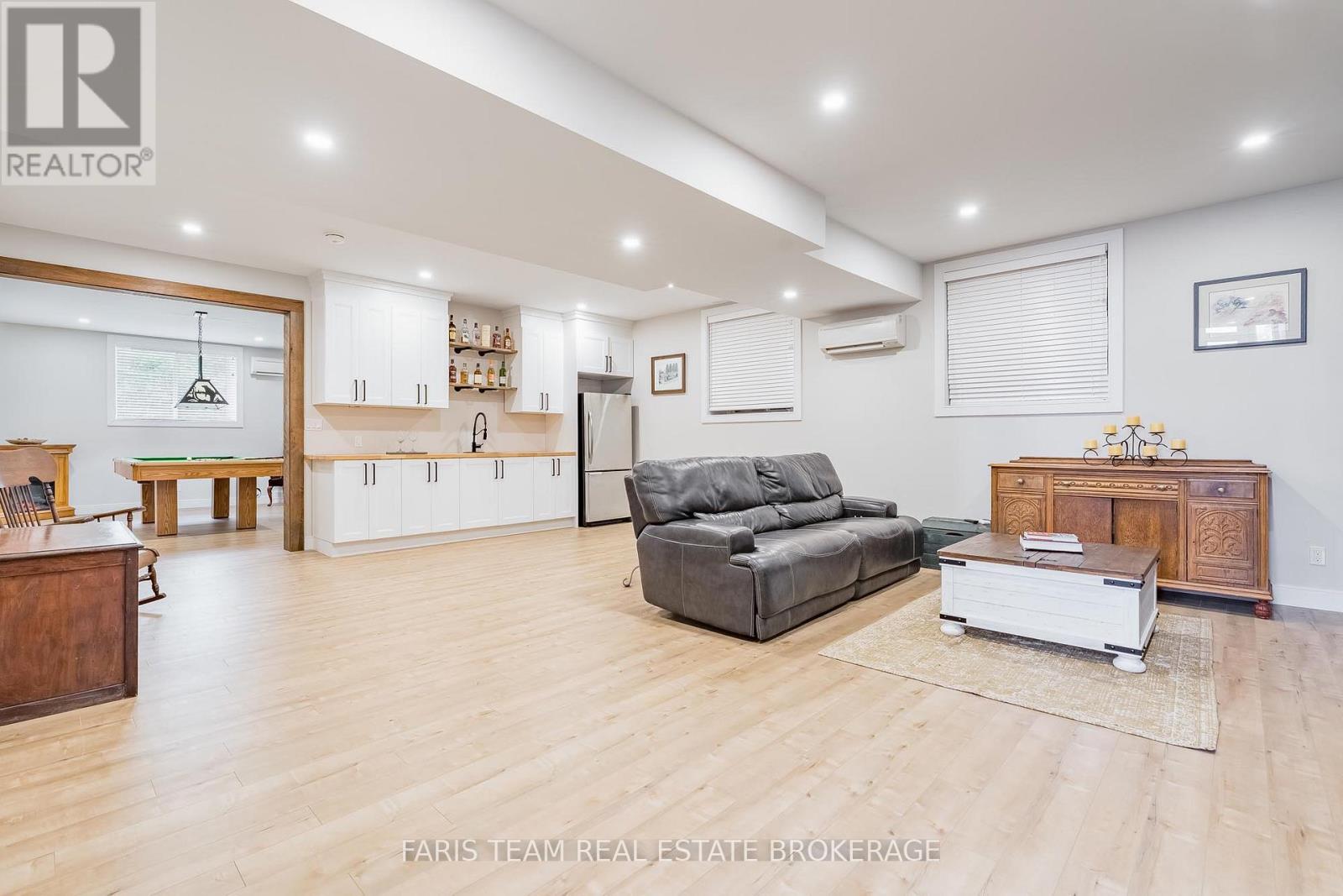 116 MAMIE AVENUE - 25