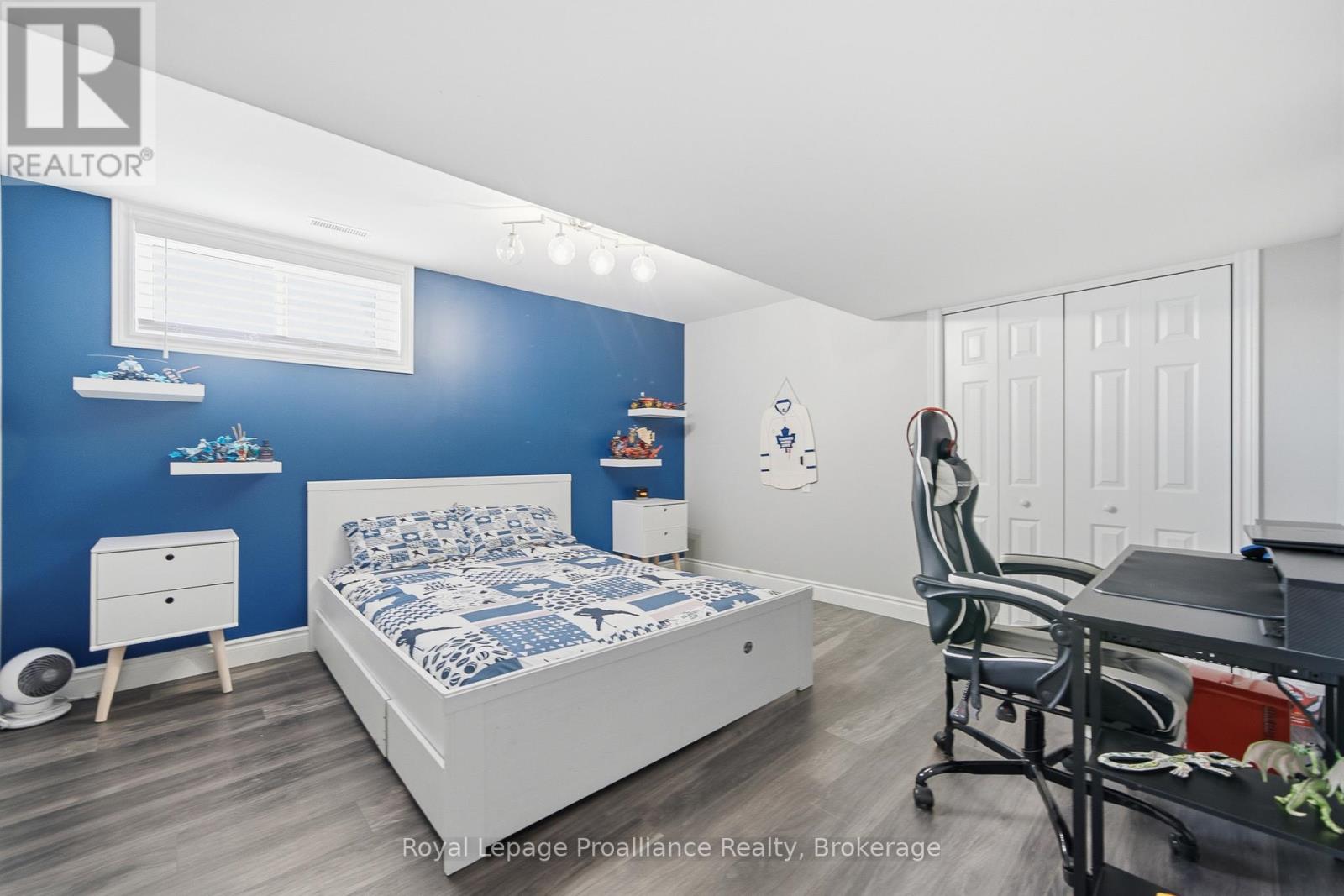 15 CHELSEA CRESCENT - Image 33
