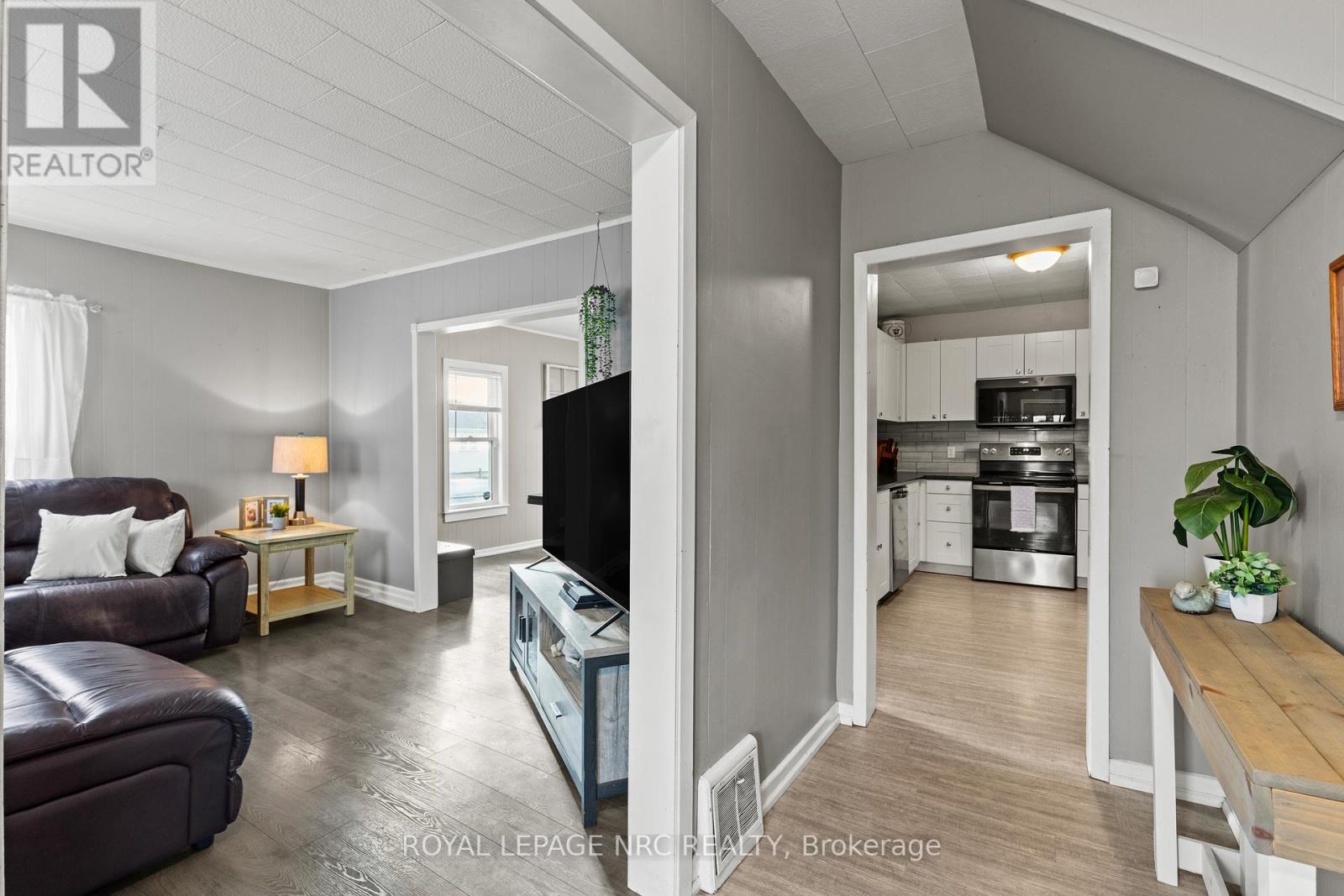 313 BURGAR STREET - 9