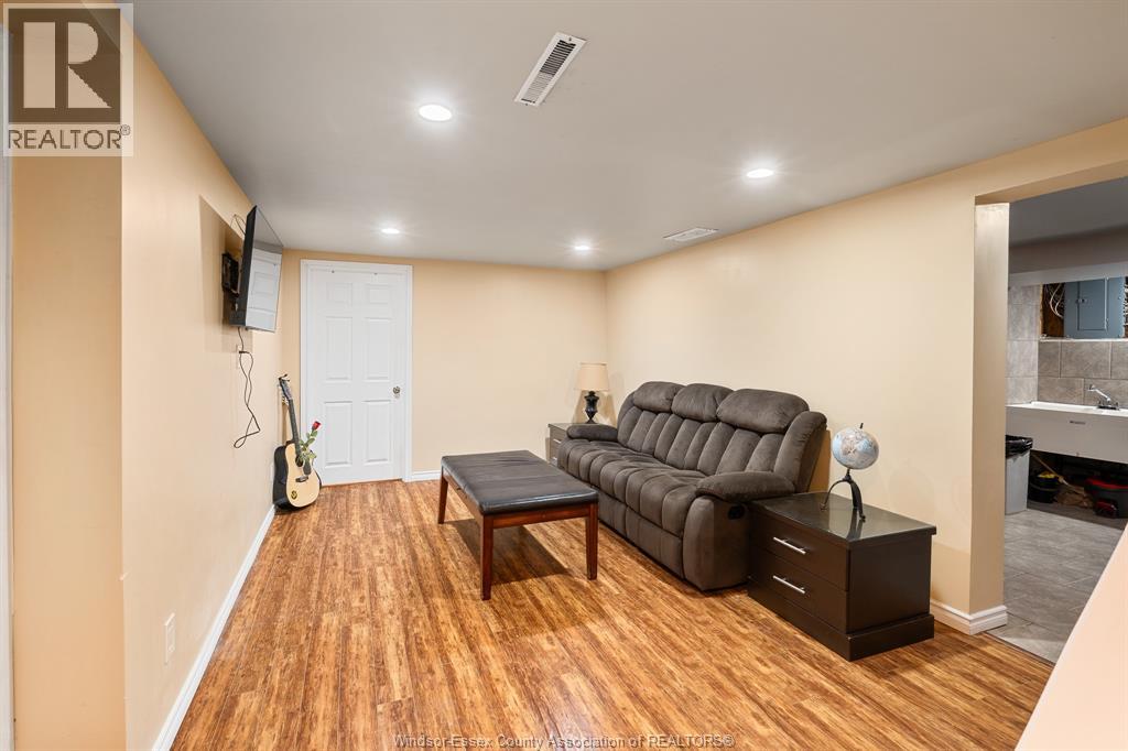 2870 GLENWOOD AVENUE - 32