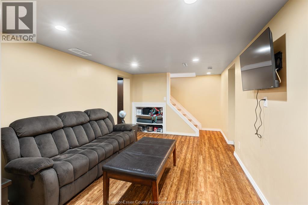 2870 GLENWOOD AVENUE - 33