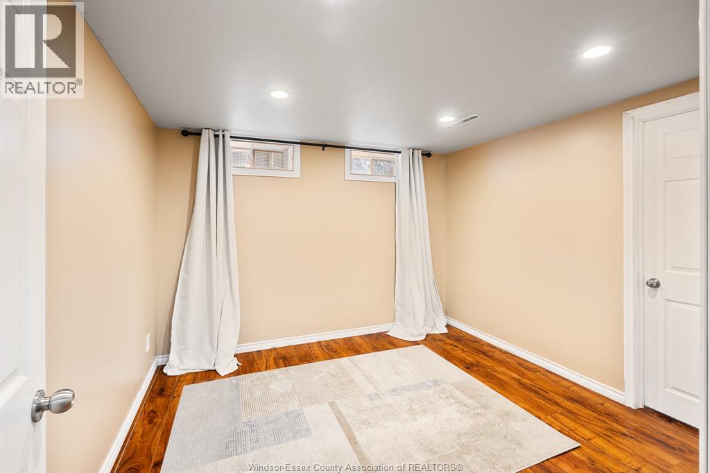 2870 GLENWOOD AVENUE - 34