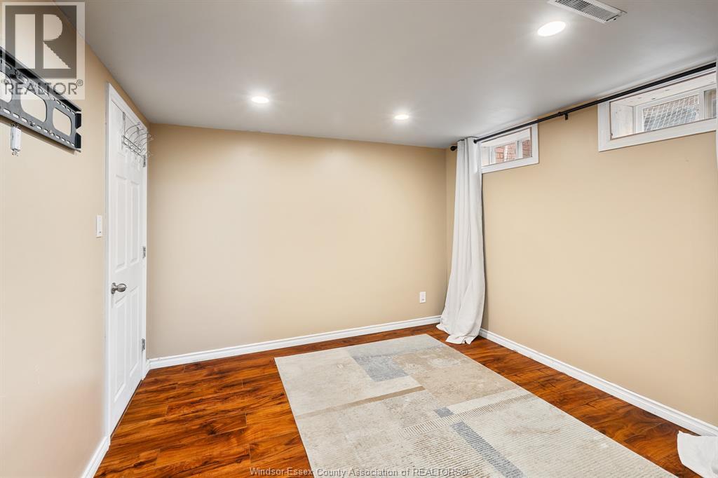 2870 GLENWOOD AVENUE - 35