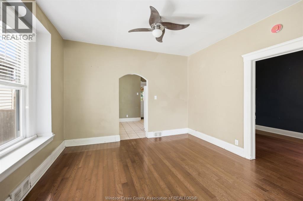 924 MARENTETTE AVENUE - 11