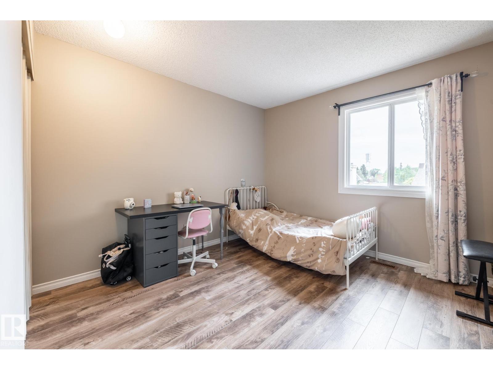 #20 3812 20 AV NW - 17
