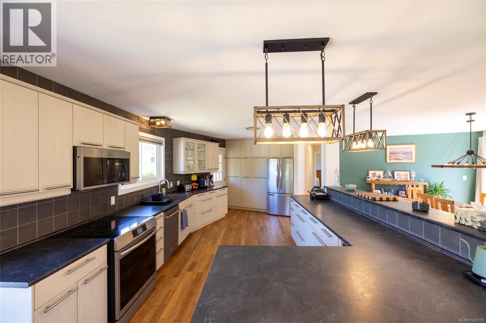 6095 Beaver Harbour Rd - 27