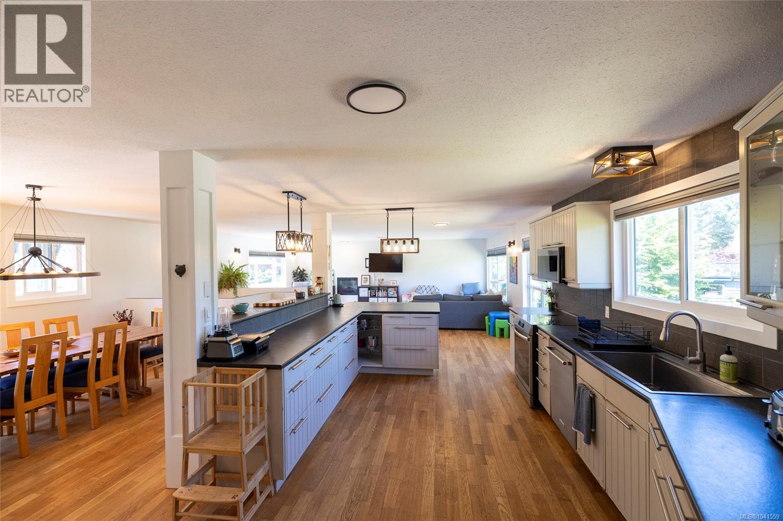 6095 Beaver Harbour Rd - 29