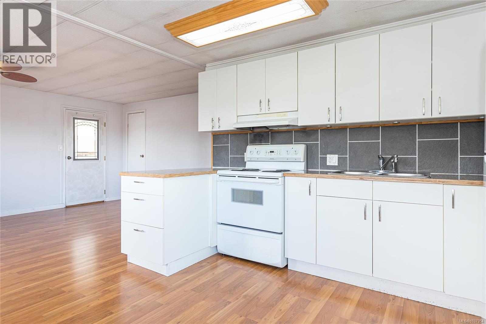 #10 10980 Westdowne Rd - 12