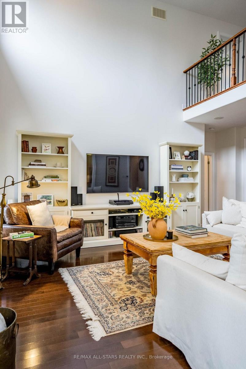 #74 8 FORESTGREEN DRIVE - 21