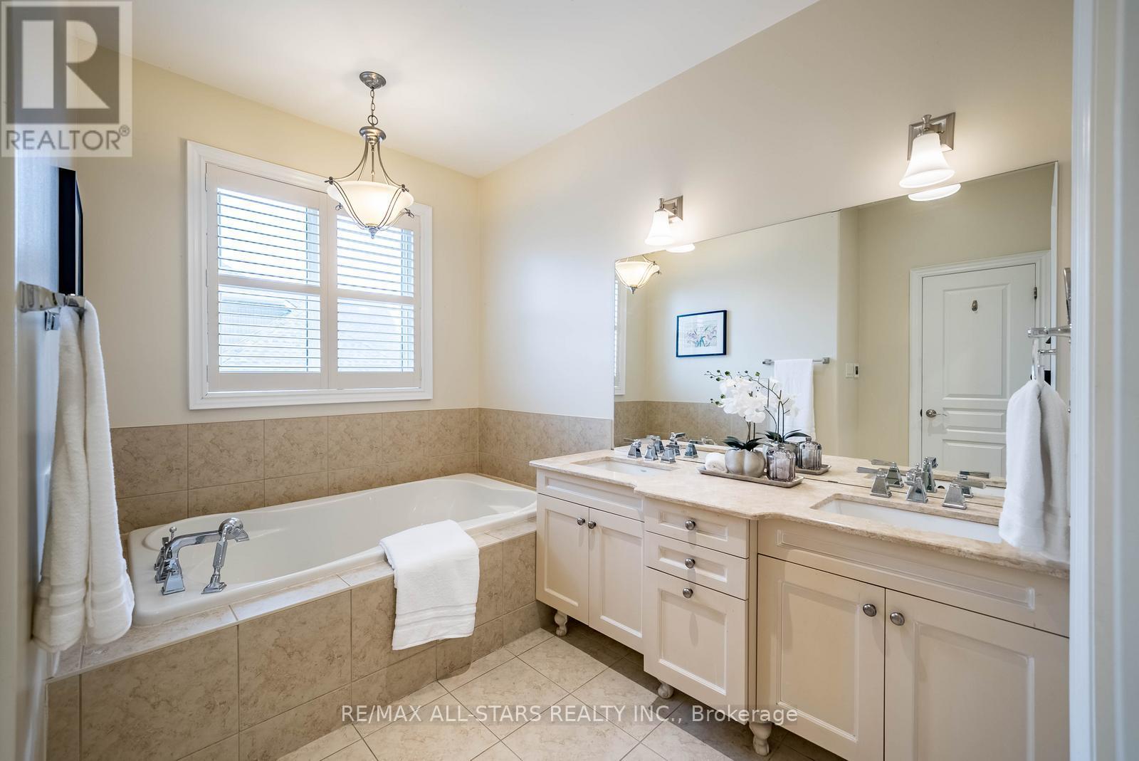 #74 8 FORESTGREEN DRIVE - 25