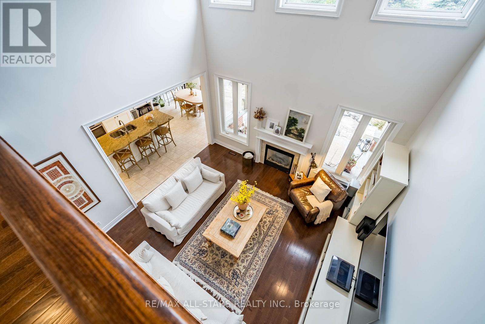 #74 8 FORESTGREEN DRIVE - 18