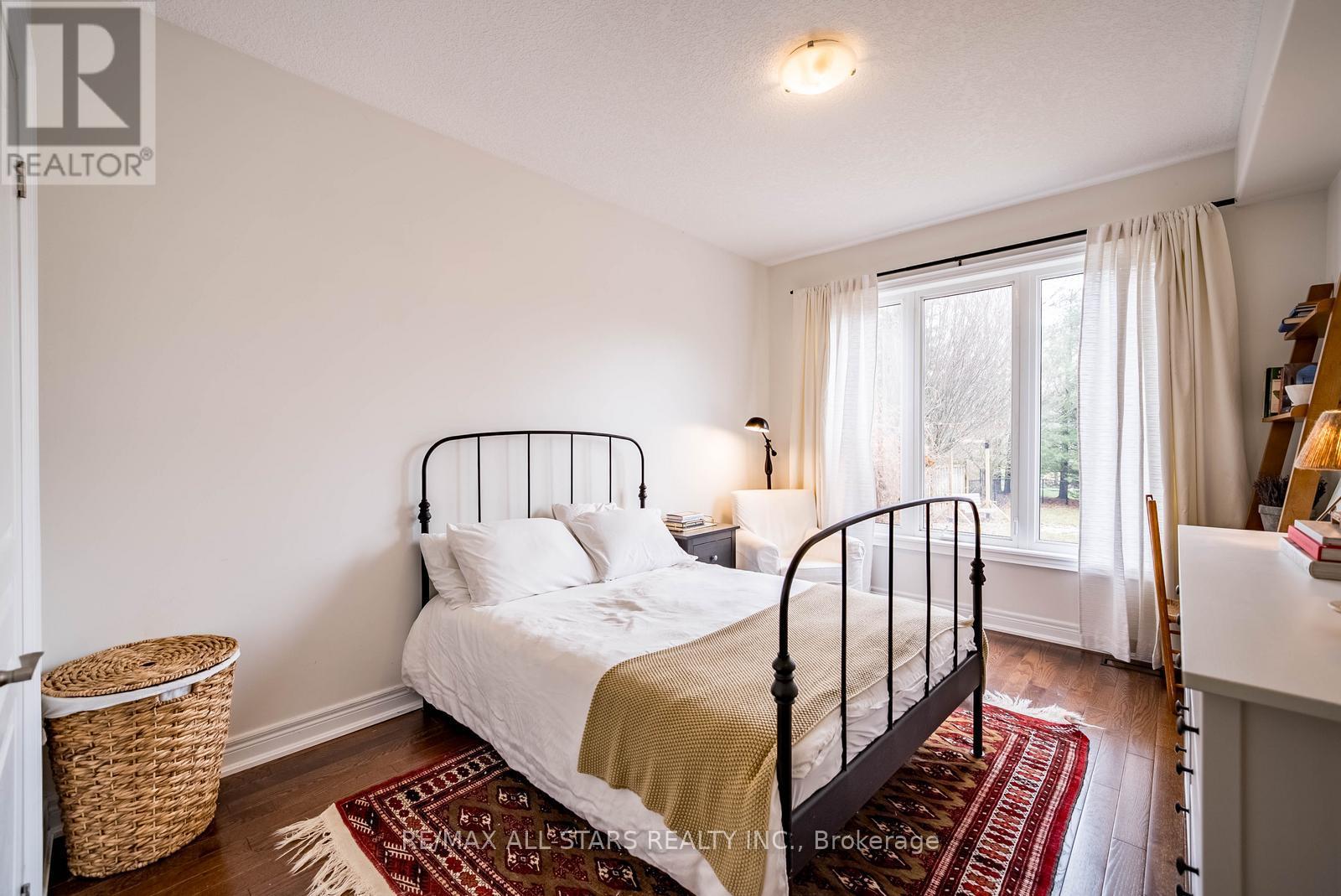#74 8 FORESTGREEN DRIVE - 28