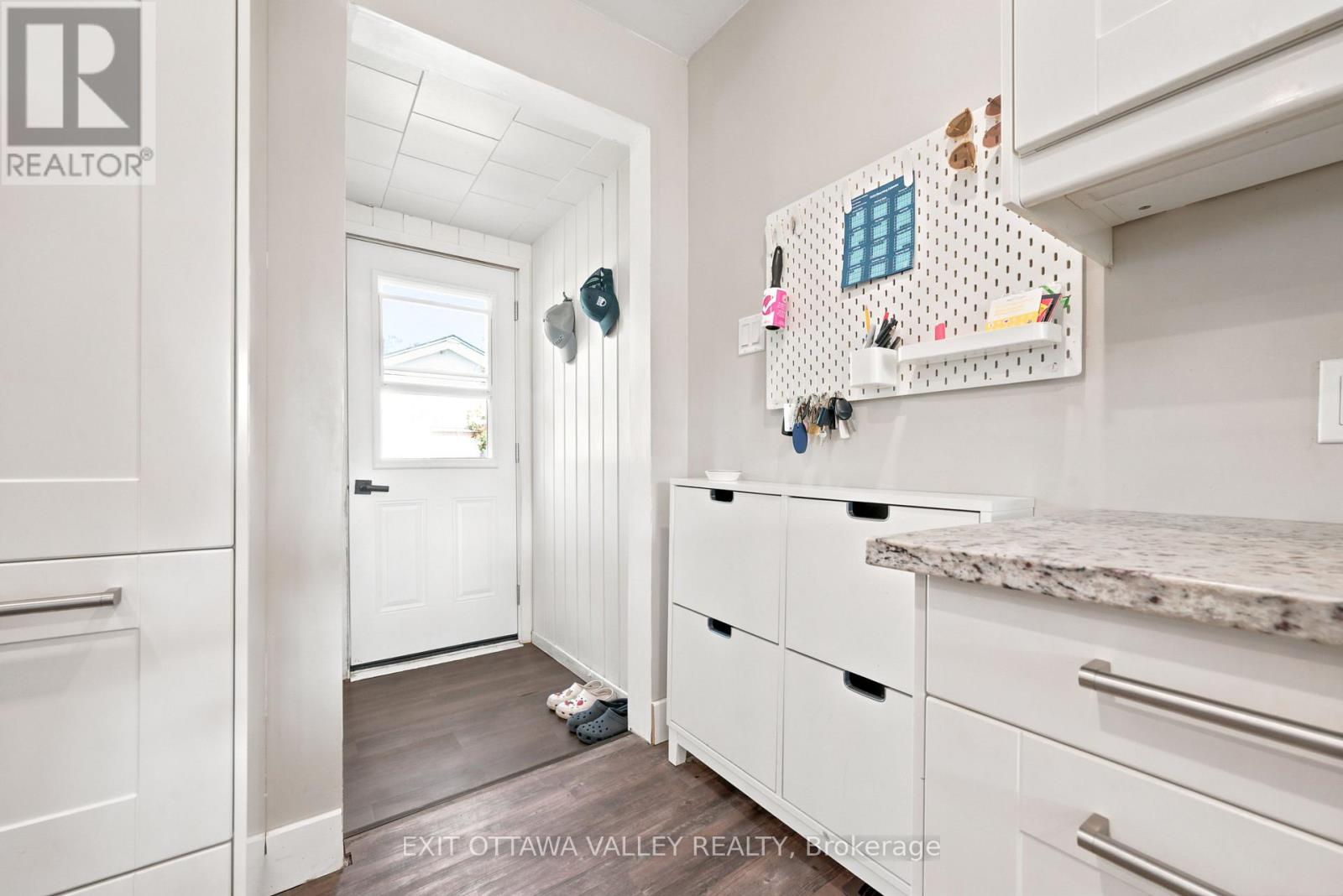 41 HURON STREET - Image 13