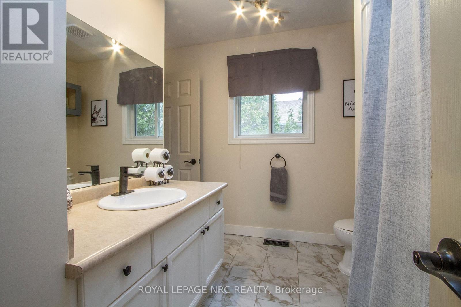 3270 POPLAR AVENUE - 13