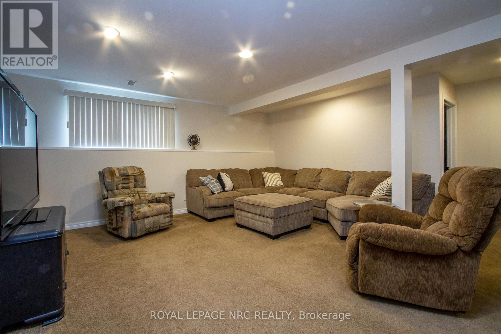3270 POPLAR AVENUE - 18