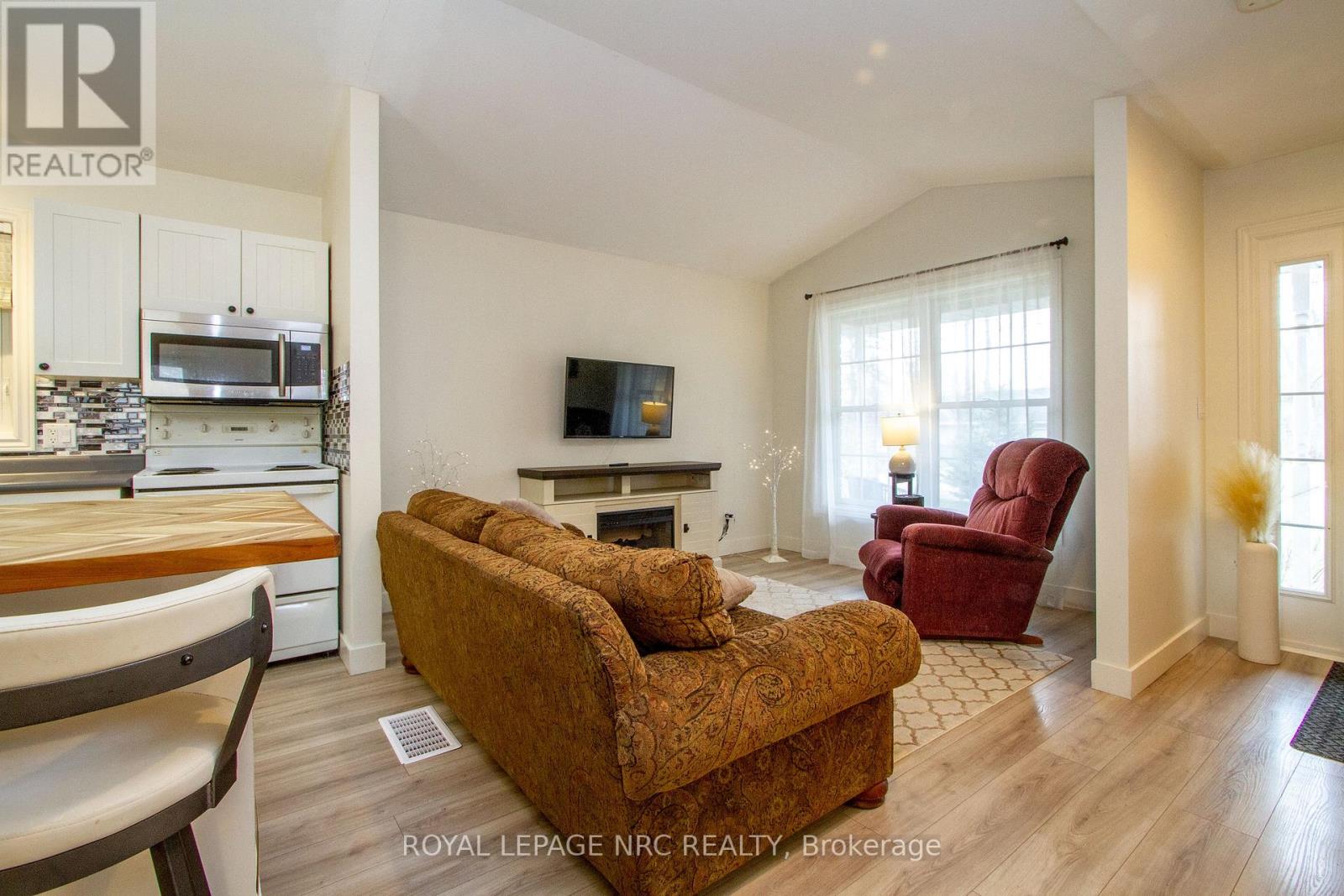 3270 POPLAR AVENUE - 5