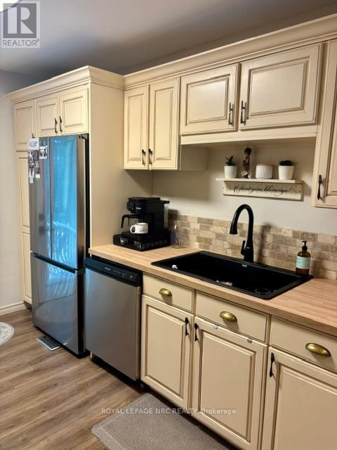 4882 MAPLEVIEW CRESCENT - 10
