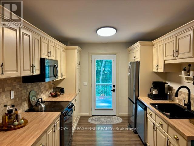 4882 MAPLEVIEW CRESCENT - 11