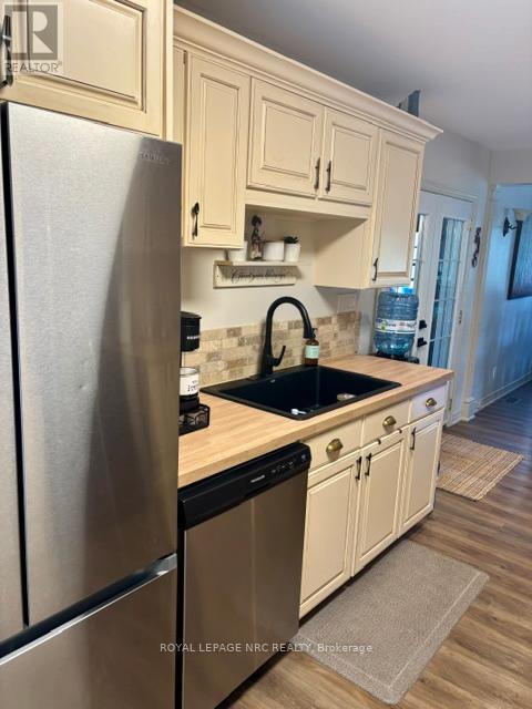 4882 MAPLEVIEW CRESCENT - 12