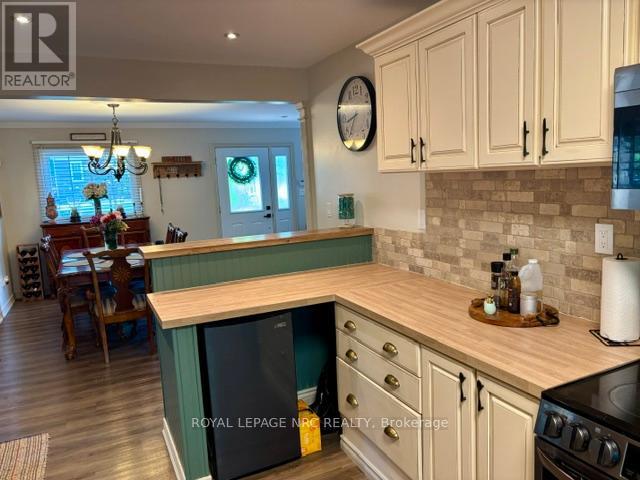 4882 MAPLEVIEW CRESCENT - 16