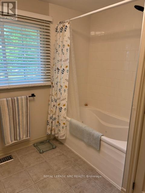 4882 MAPLEVIEW CRESCENT - 23