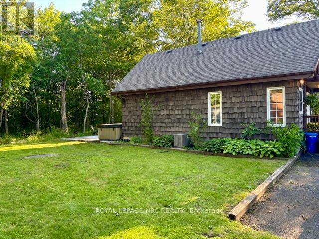 4882 MAPLEVIEW CRESCENT - 34