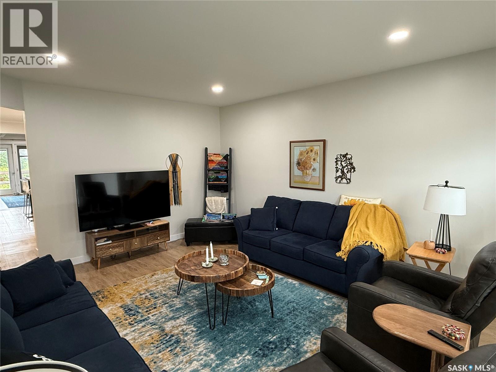 302 Watson CRESCENT — photo 9