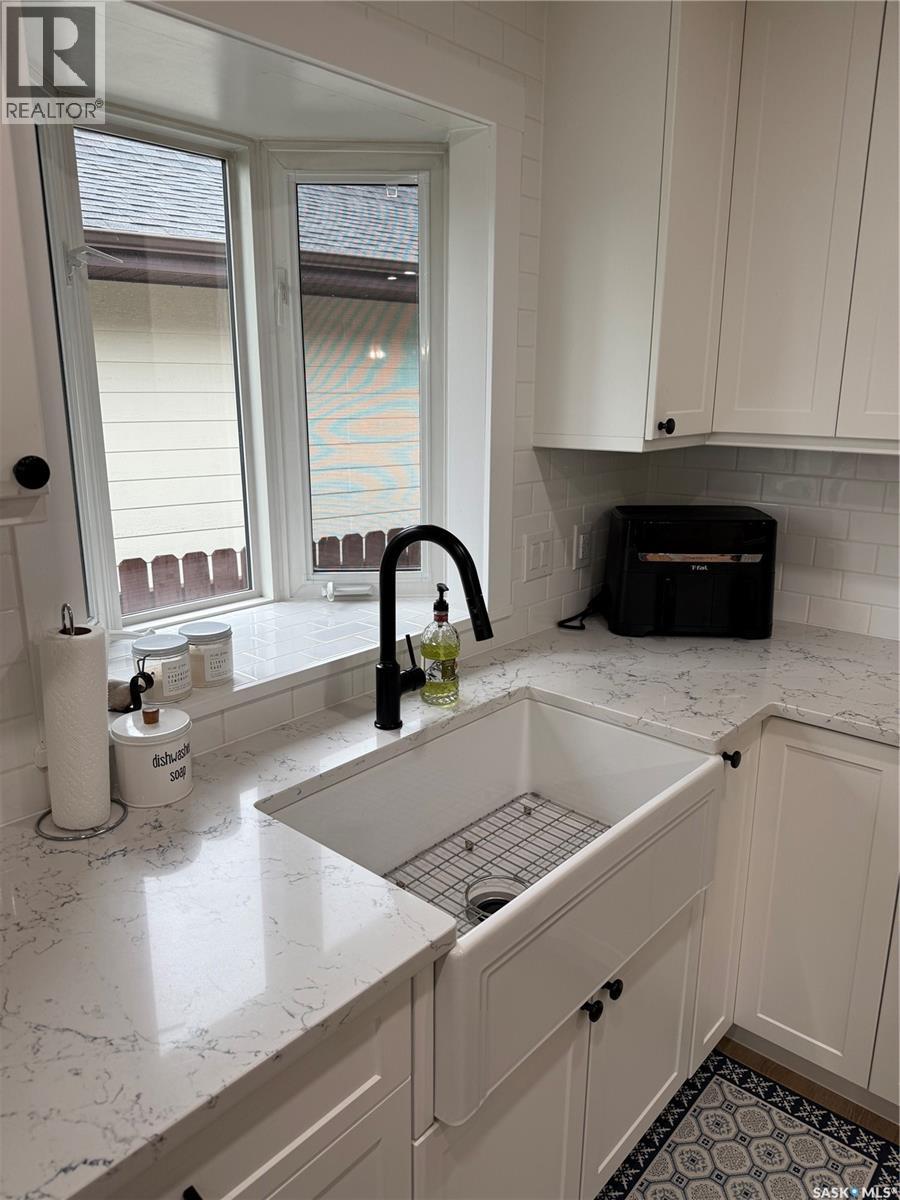 302 Watson CRESCENT — photo 13