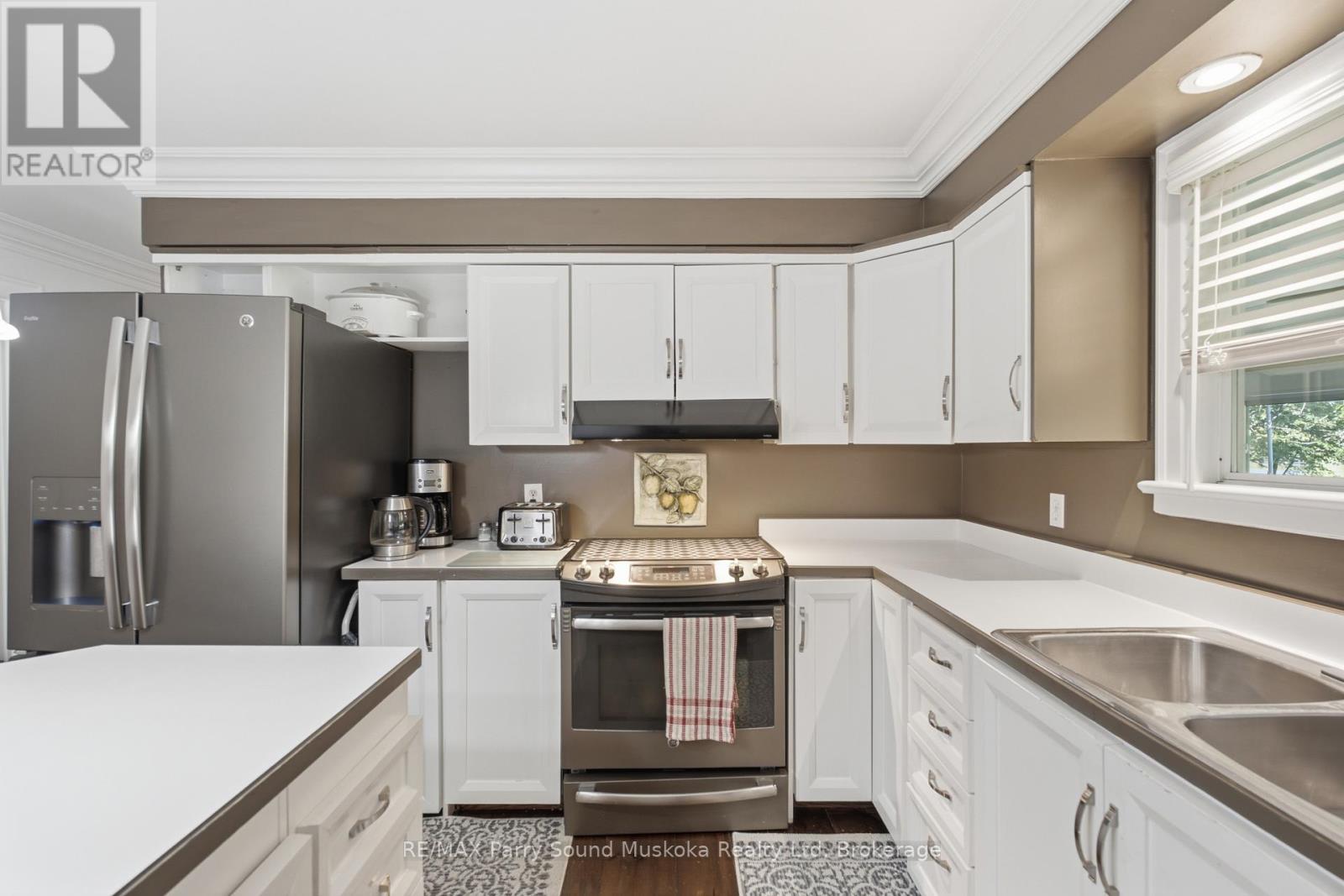 49 MAPLE STREET - 28