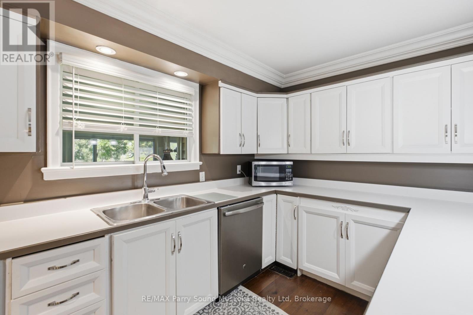 49 MAPLE STREET - 29
