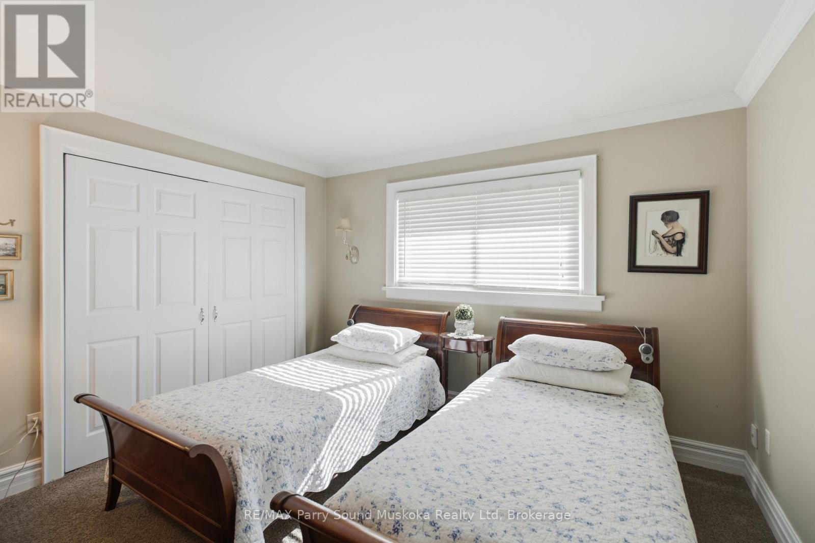 49 MAPLE STREET - 38