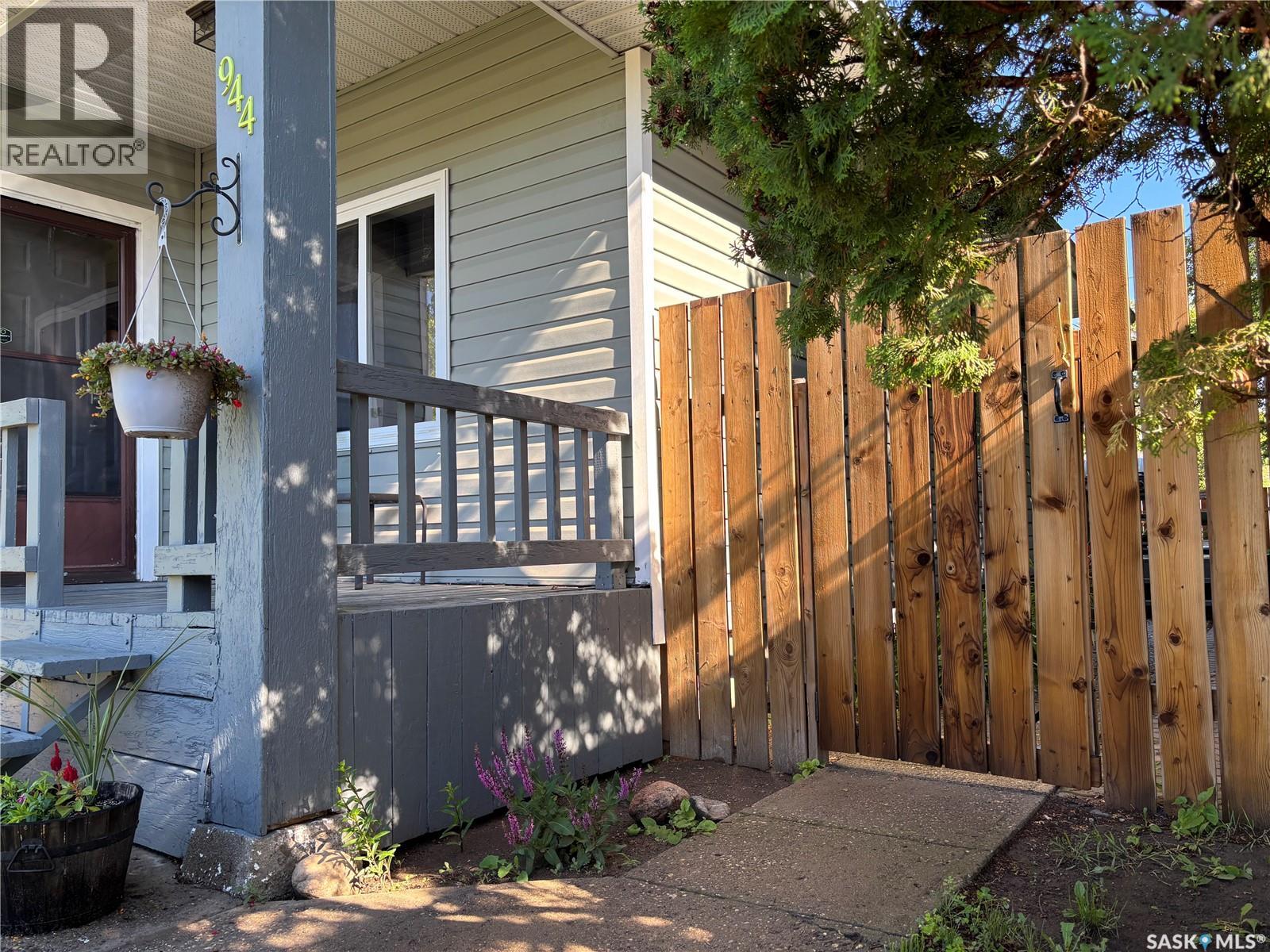 944 Brown STREET - 2