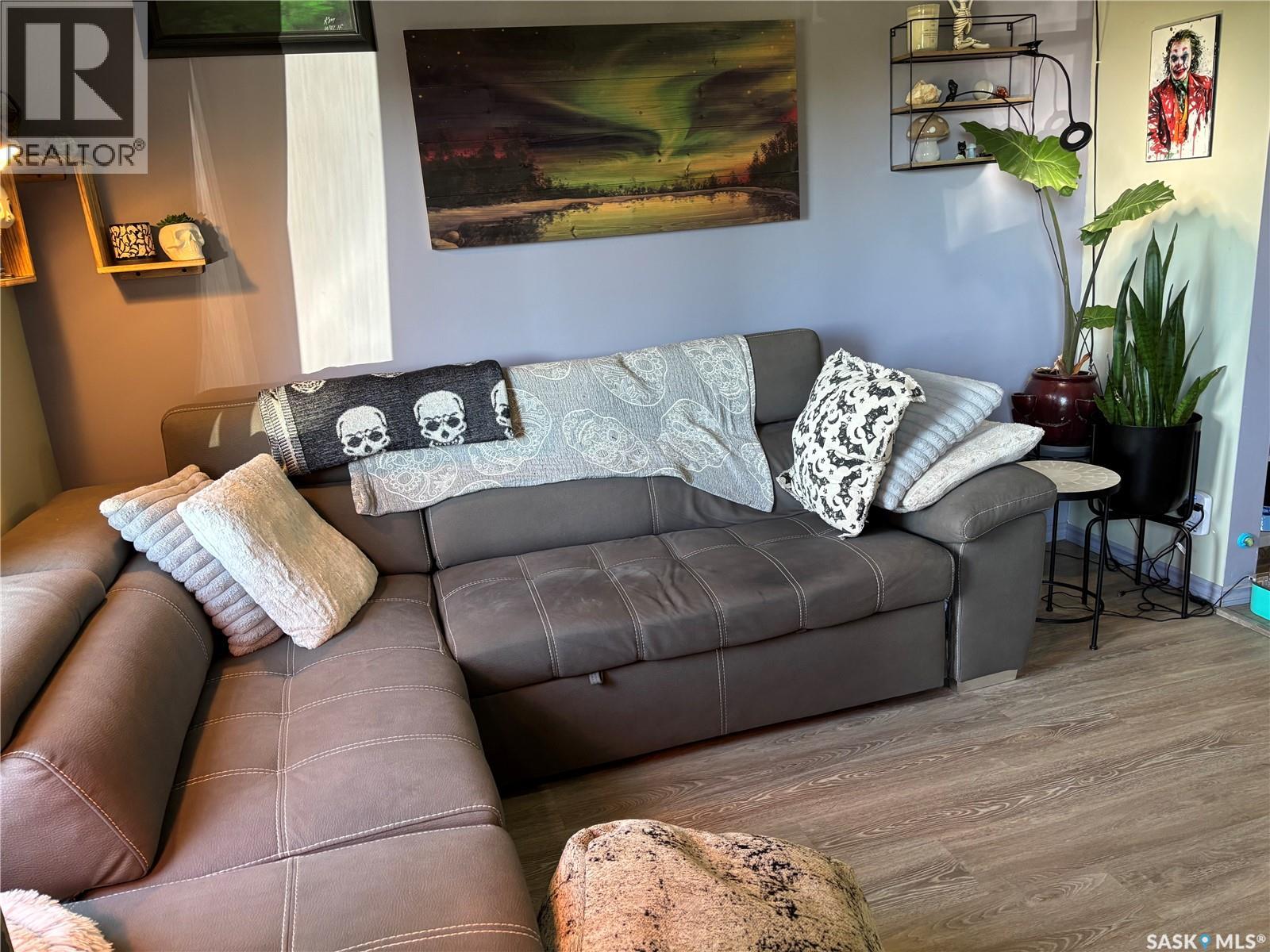 944 Brown STREET - 3