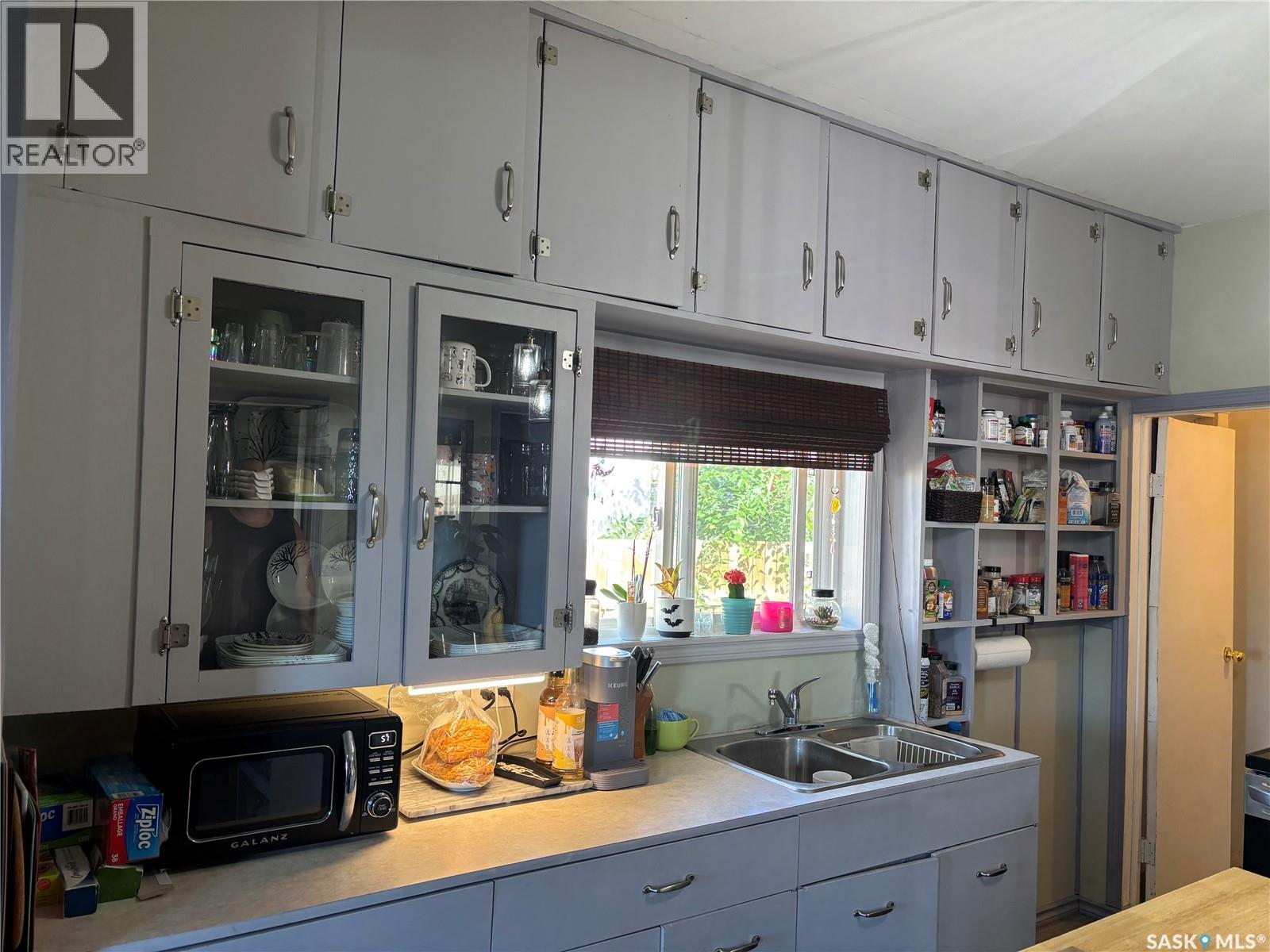 944 Brown STREET - 6