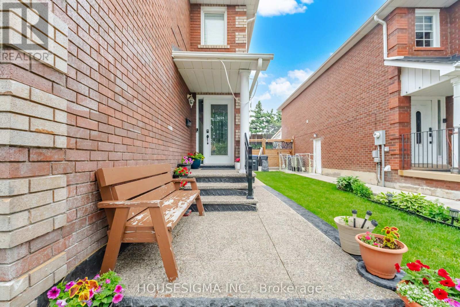 62 RAVENSCLIFFE COURT - 2