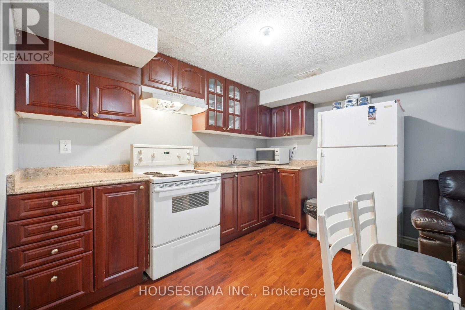 62 RAVENSCLIFFE COURT - 21