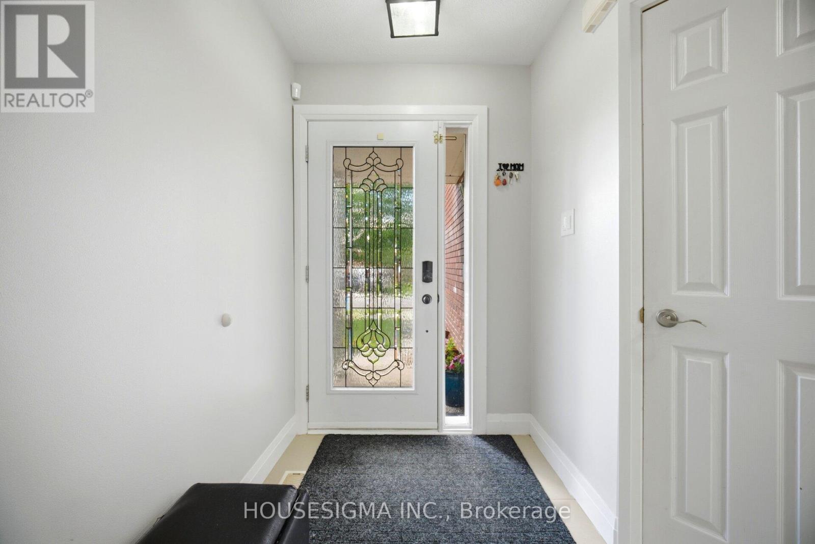 62 RAVENSCLIFFE COURT - 4
