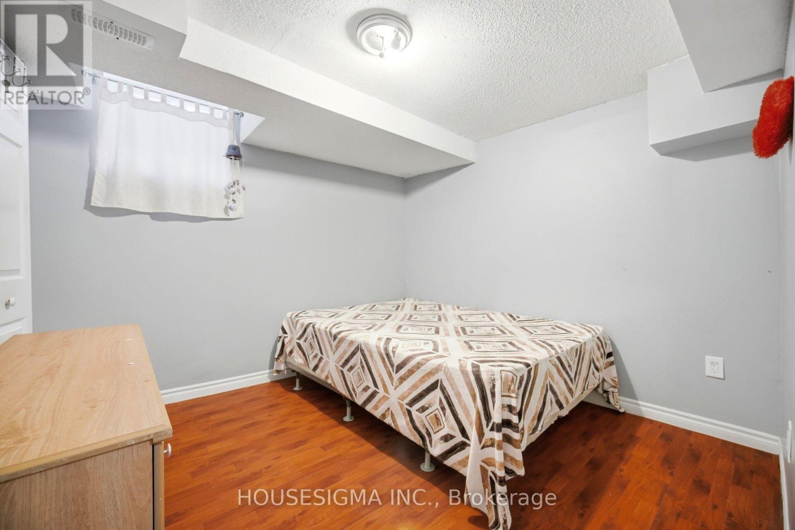 62 RAVENSCLIFFE COURT - 24