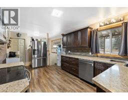 2pc Ensuite bath - 4359 Borthwick Avenue, Barriere, BC V0E1E0 Photo 8