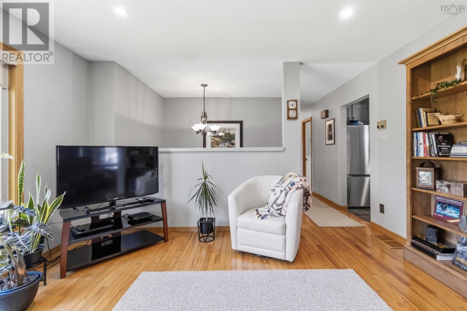 61 Charles Hill Road - 10