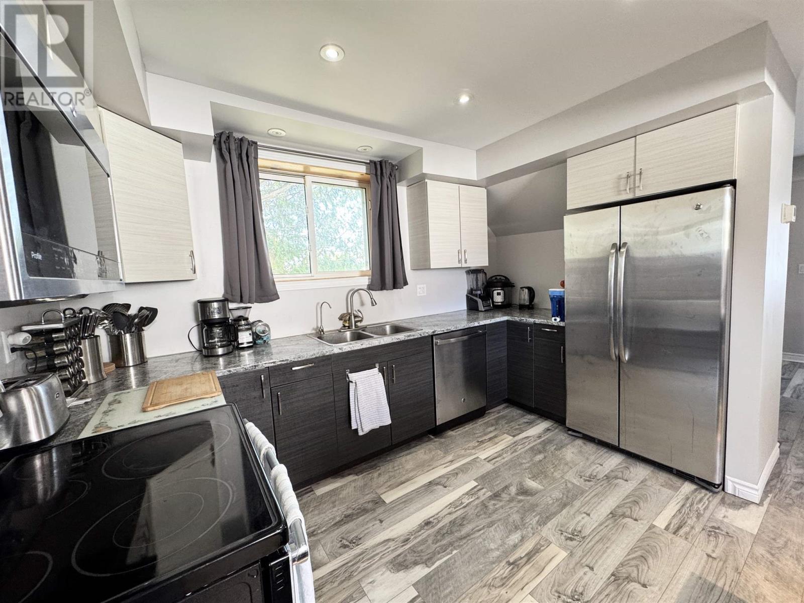 68 Lansdowne ST S - 10
