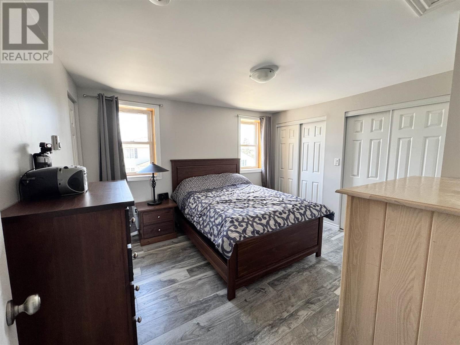 68 Lansdowne ST S - 14