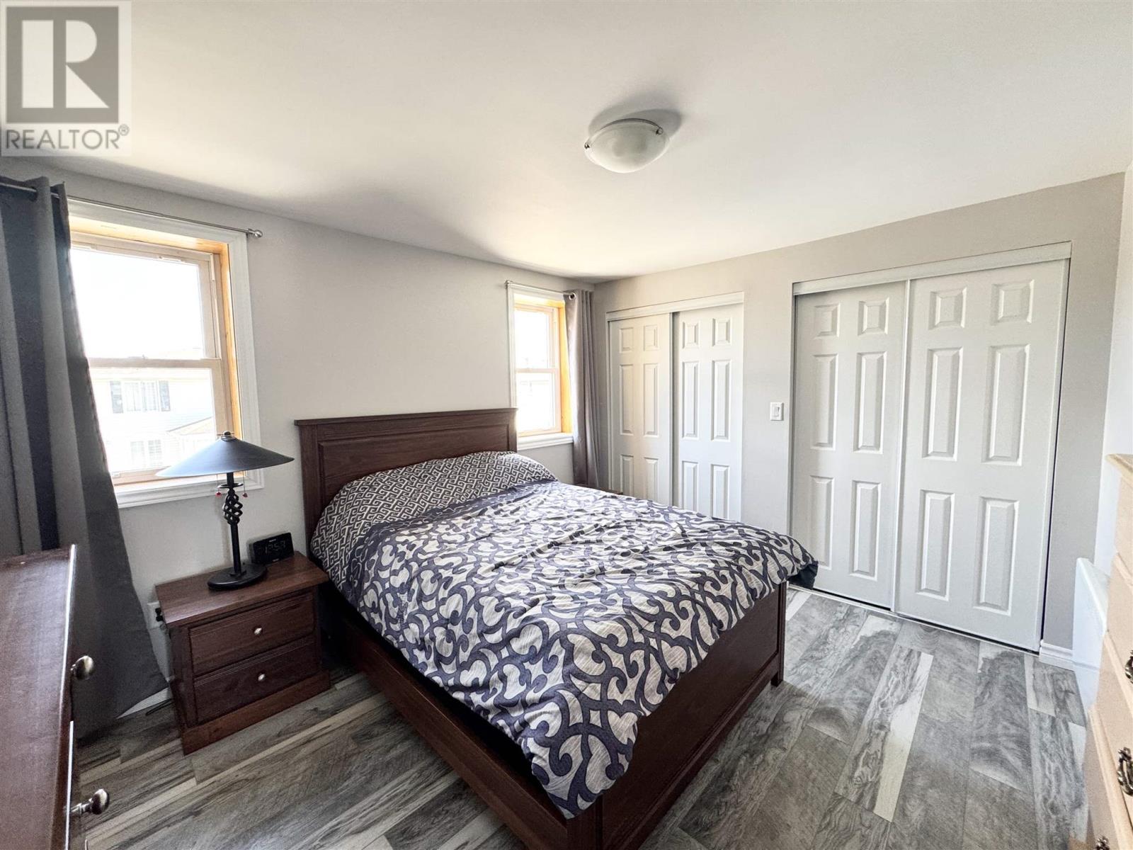 68 Lansdowne ST S - 16