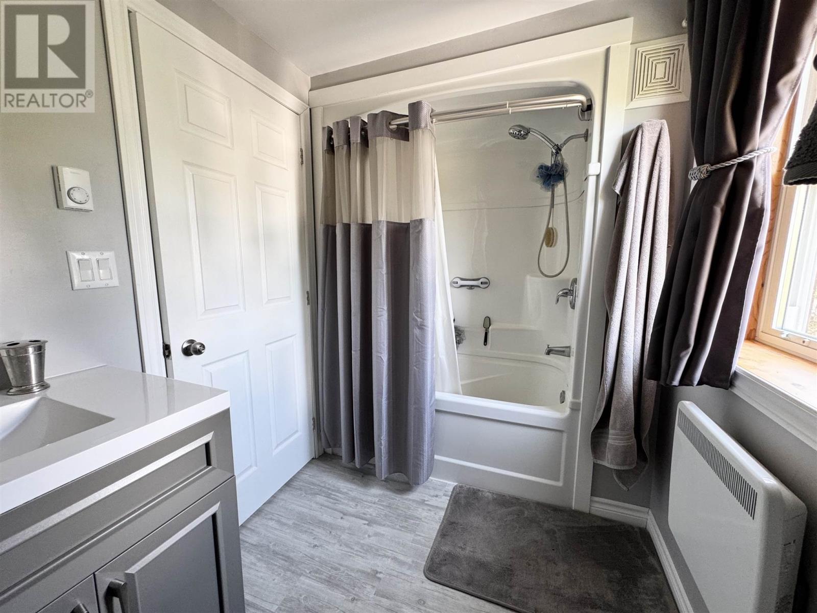 68 Lansdowne ST S - 20