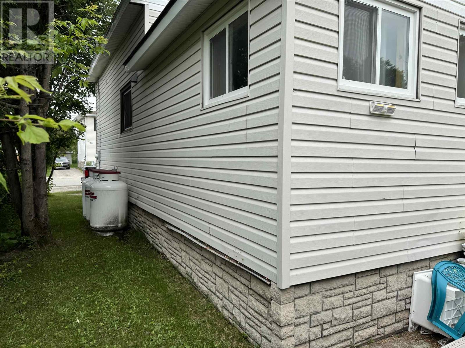 68 Lansdowne ST S - 30