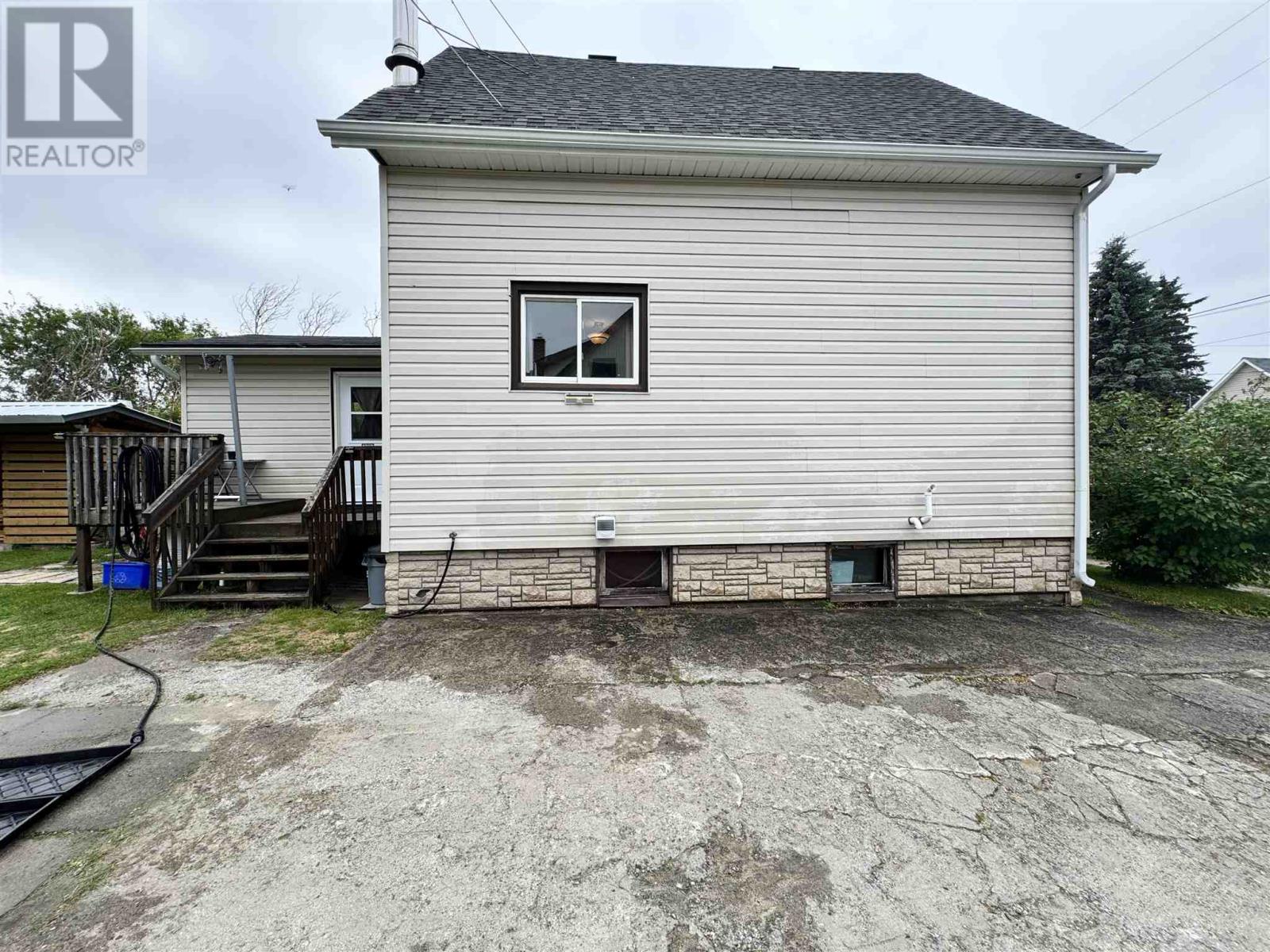 68 Lansdowne ST S - 34