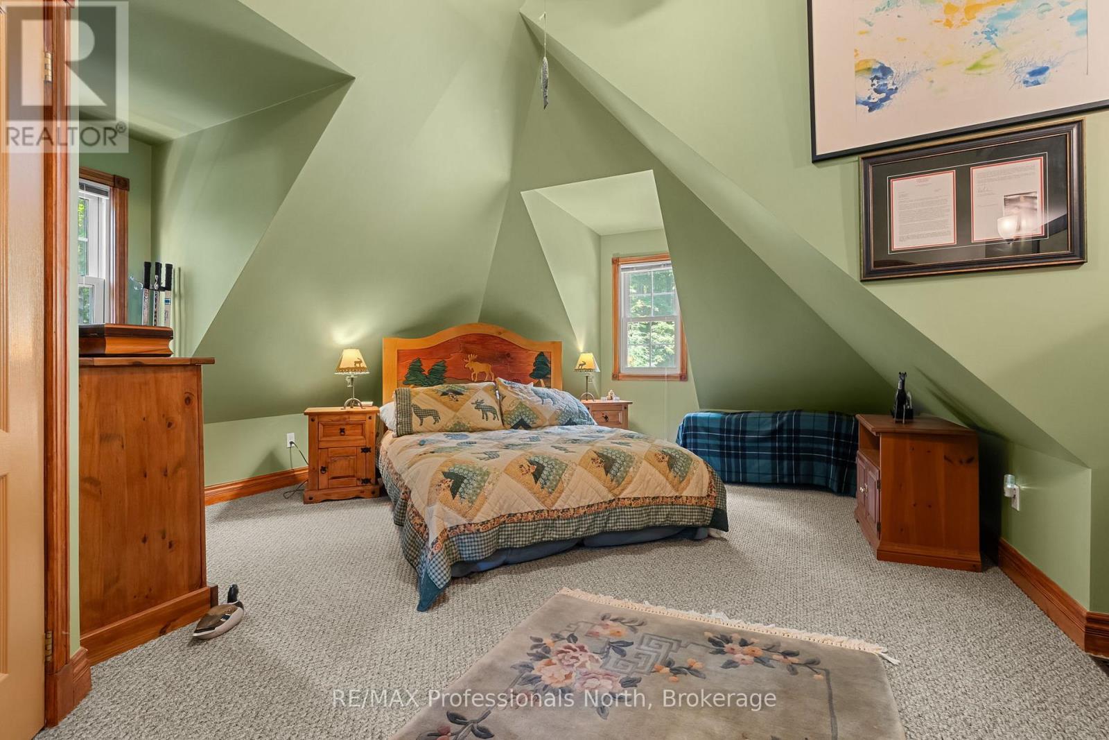 22 KNOWLES CRESCENT E - 21