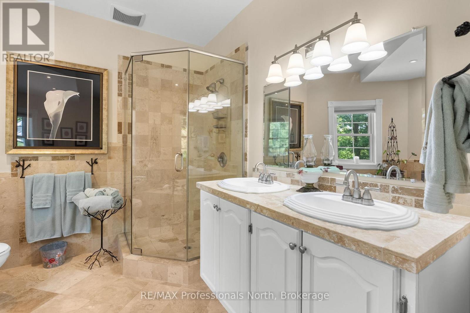 22 KNOWLES CRESCENT E - 23