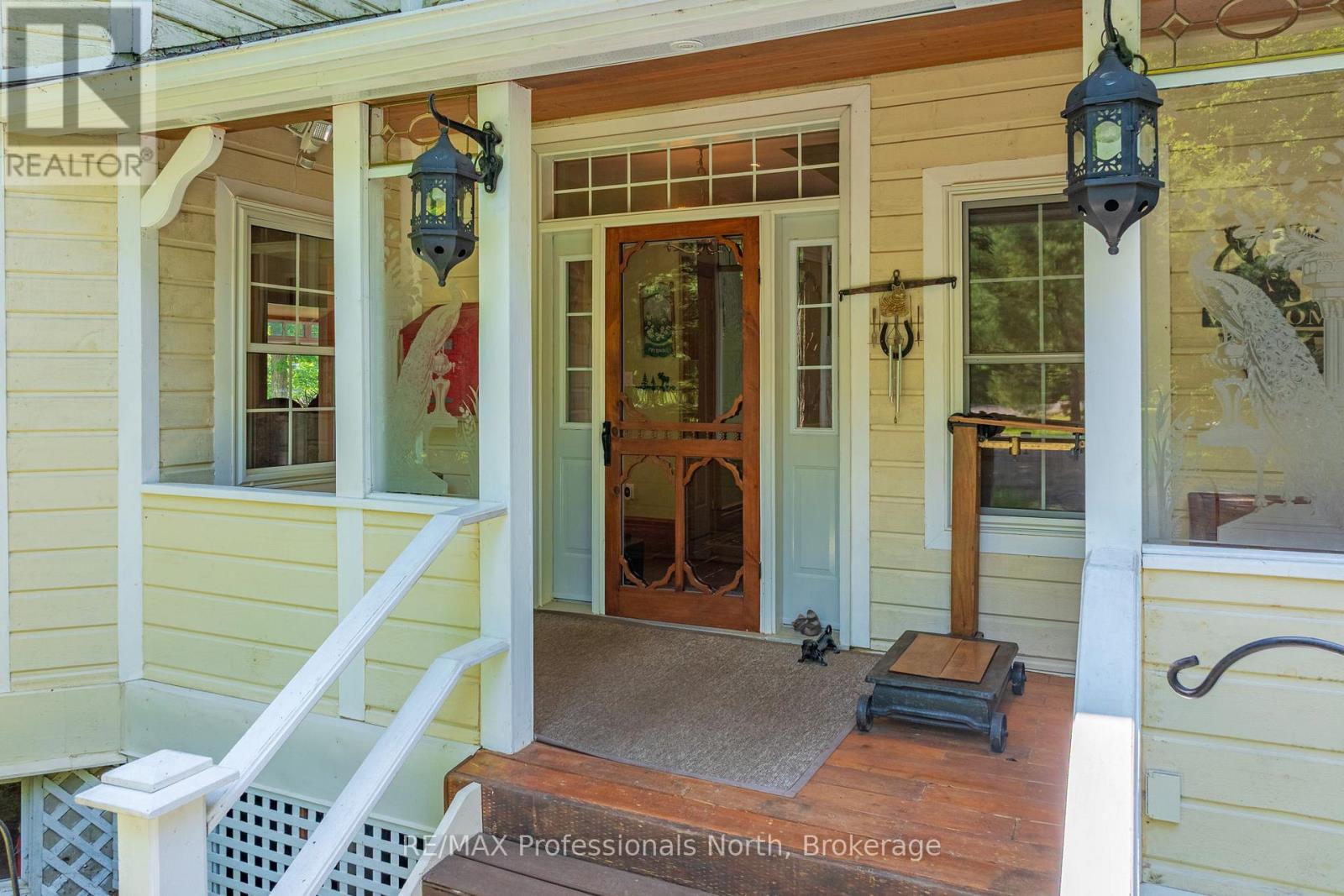 22 KNOWLES CRESCENT E - 6