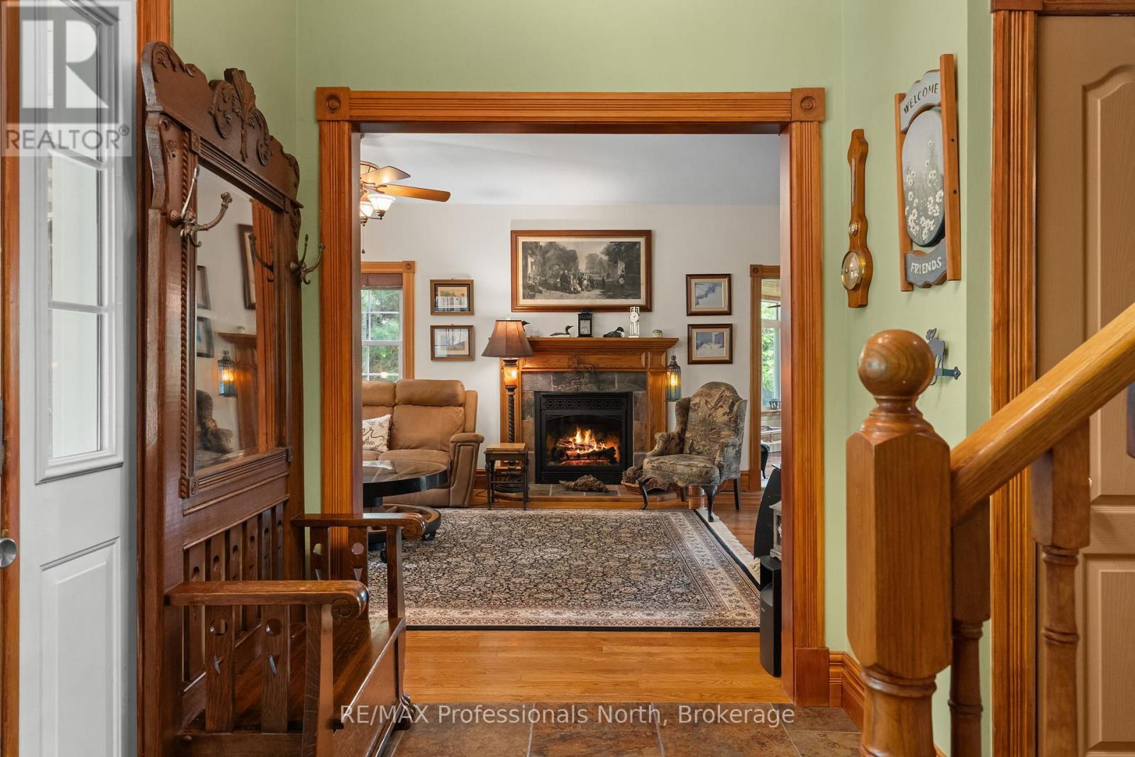 22 KNOWLES CRESCENT E - 7